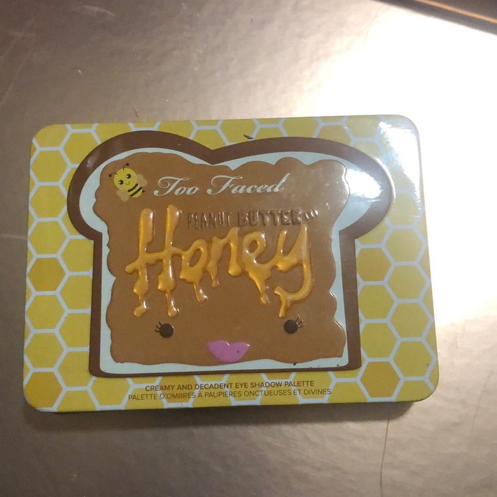 TWO FACED PEANUT BUTTER AND HONEY PALLET
